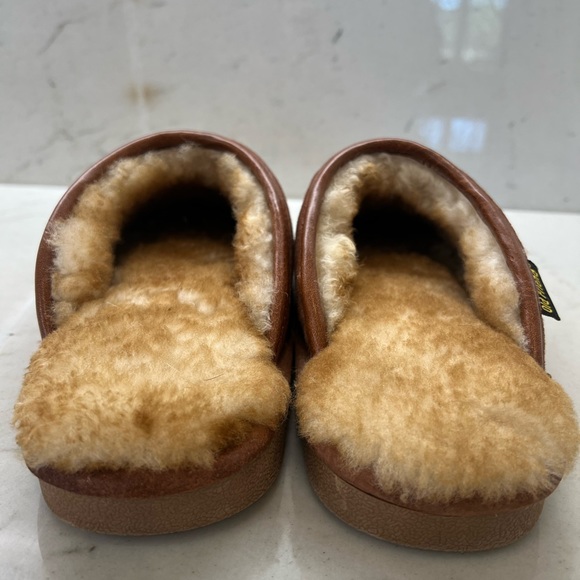 Old friend real shearling lined slippers (like ugg) size 7.5-8.5 men’s - Picture 3 of 4